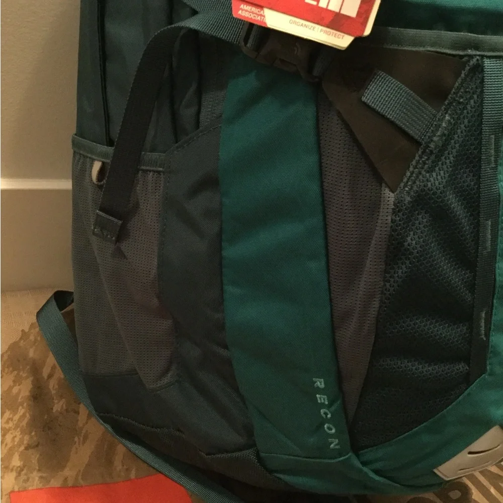 NWT The North Face Women’s Recon Backpack